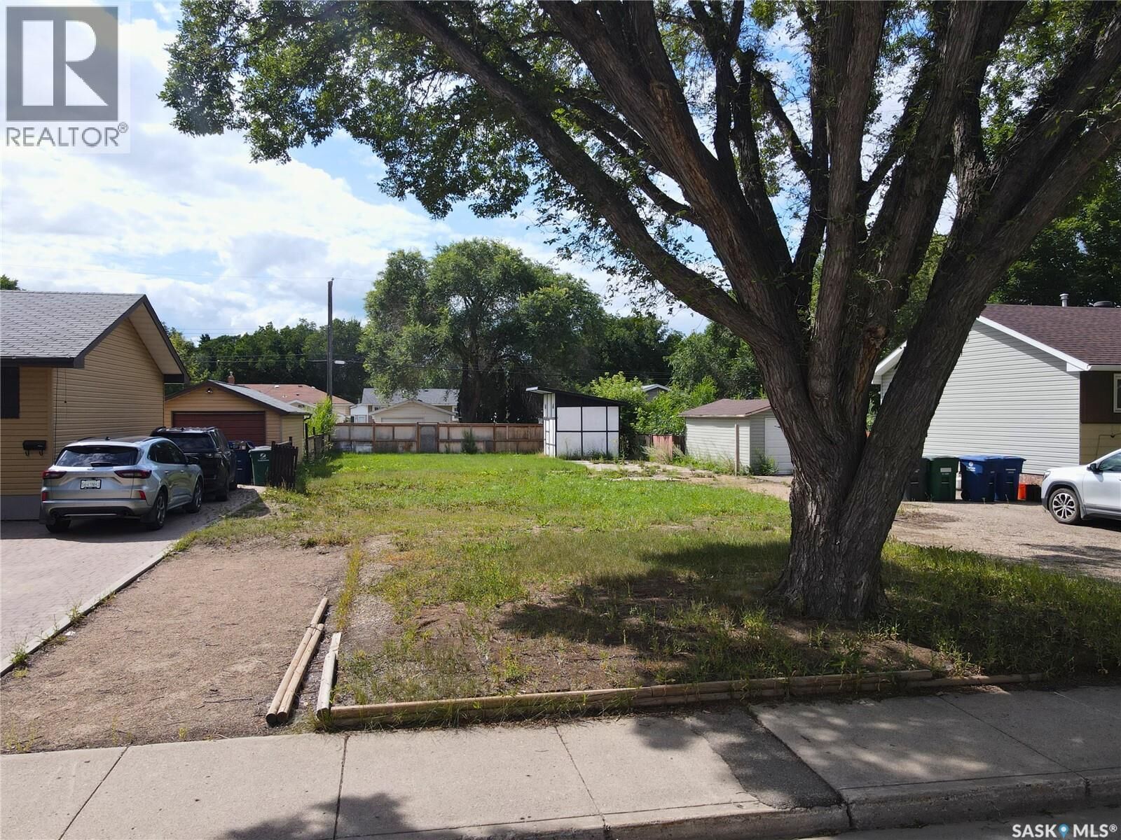 Property Photo:  1713 D Avenue N  SK S7L 1N7 