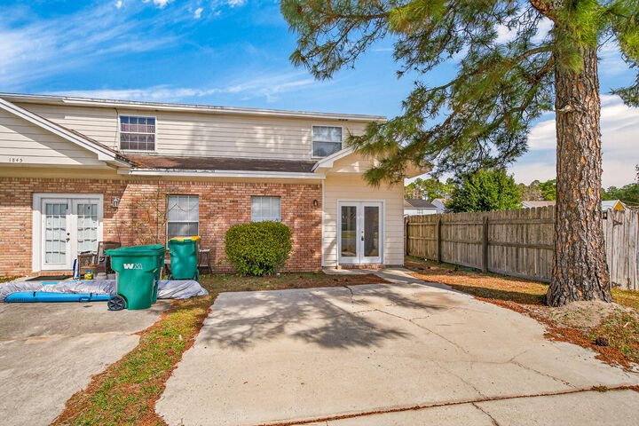 Property Photo:  1847 Whispering Oaks Lane  FL 32547 