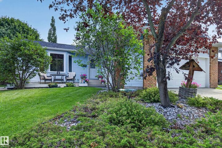 Property Photo: 27 Highcliff Road AB T8A 5E4