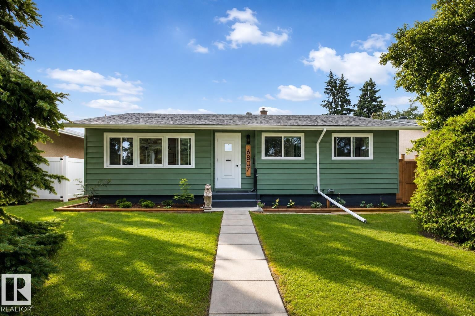 Property Photo: 6807 101A Avenue NW AB T6A 0M3