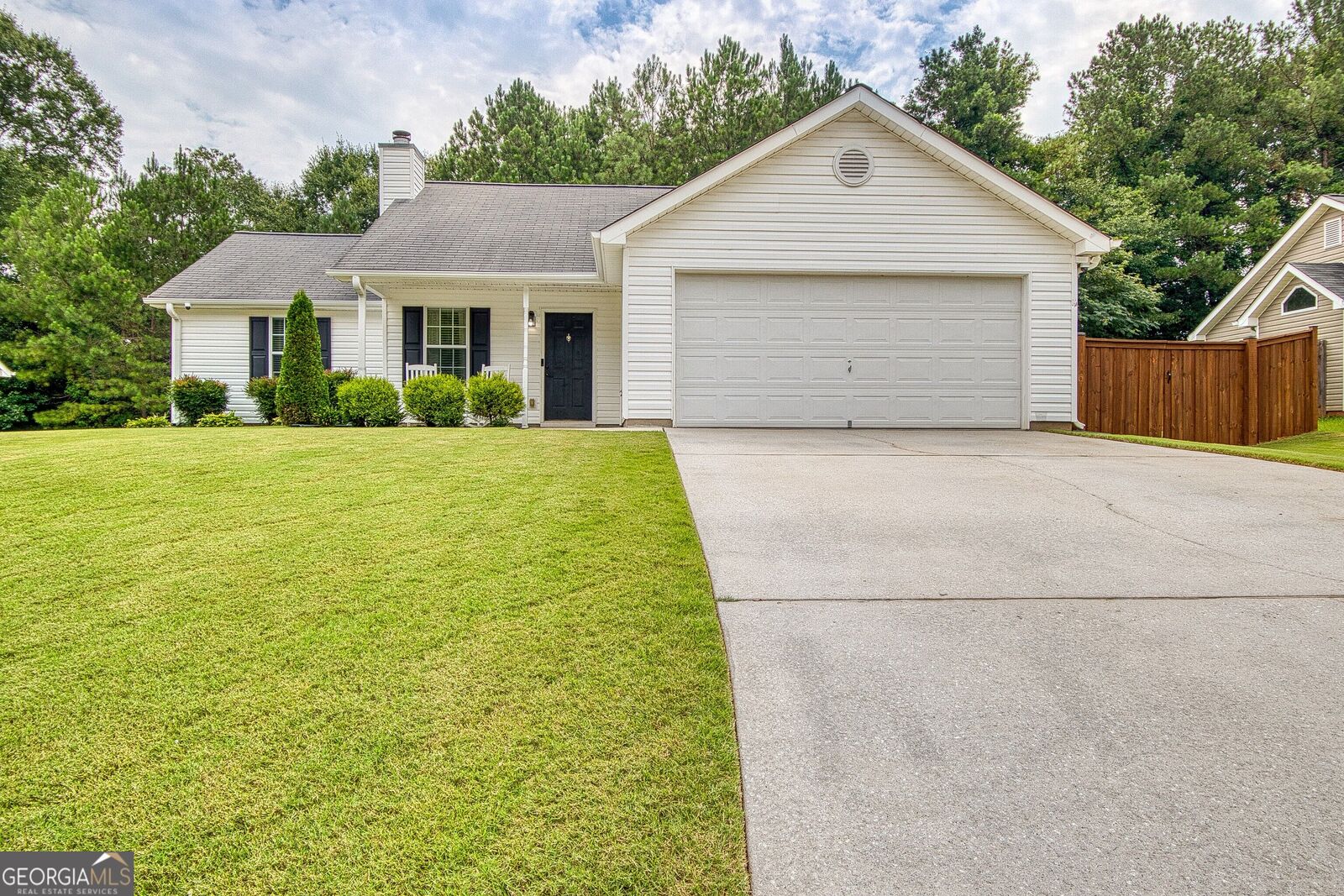 Property Photo: 185 Creekside Drive GA 30220