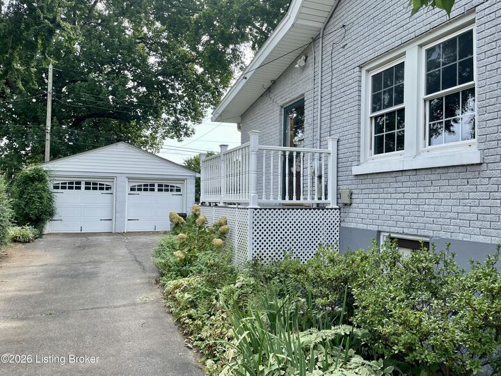 Property Photo: 3025 Beaumont Rd KY 40205