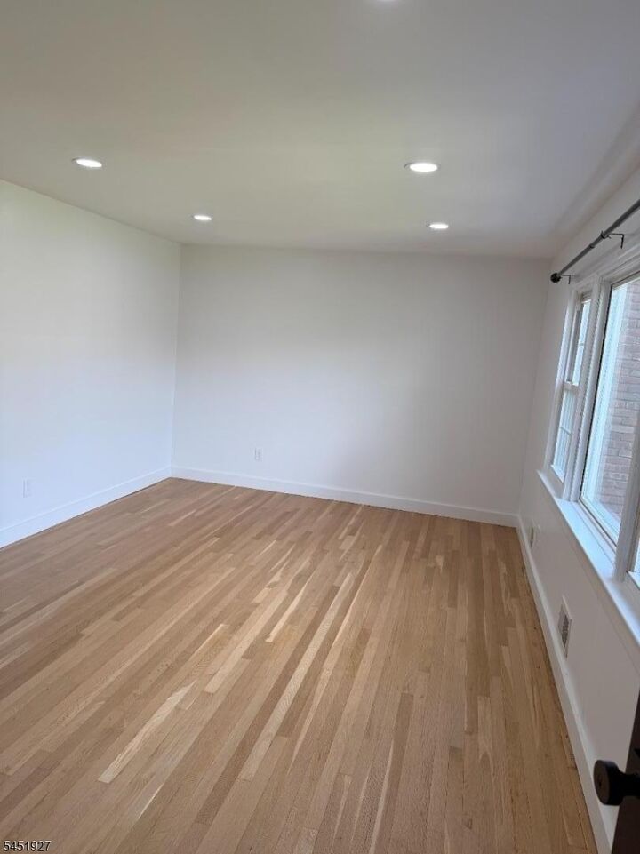 Property Photo:  17 Dartmouth Ave 2A  NJ 08807 