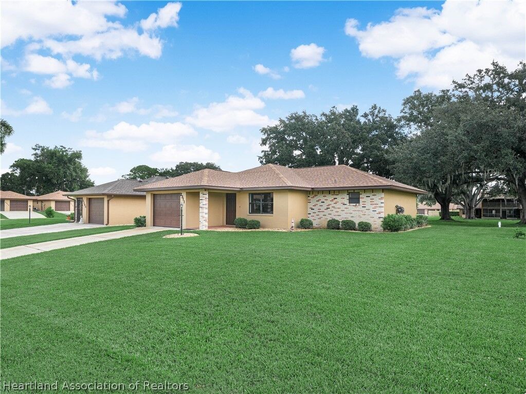 Property Photo:  2311 Hidden Creek Circle  FL 33870 