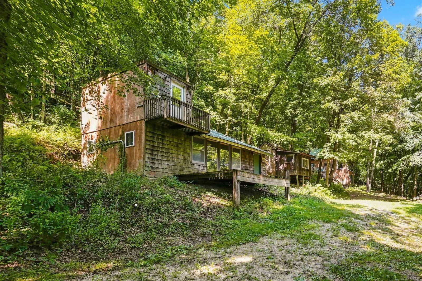 Property Photo:  2108 Ferris Mills Rd.  IA 52101 