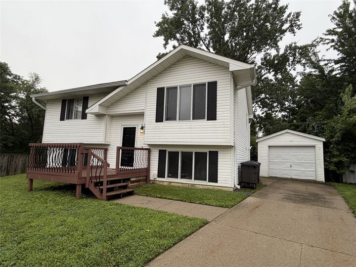 Property Photo: 1925 E Lacona Avenue IA 50320