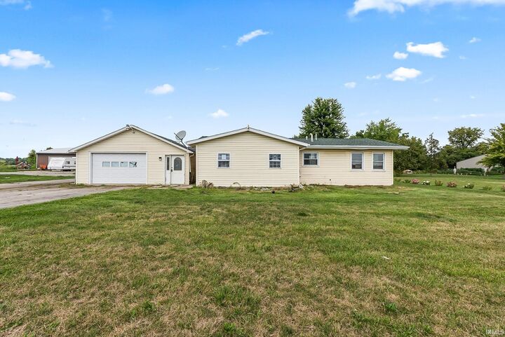 Property Photo:  1858 W Auburn Drive  IN 46706-3340 