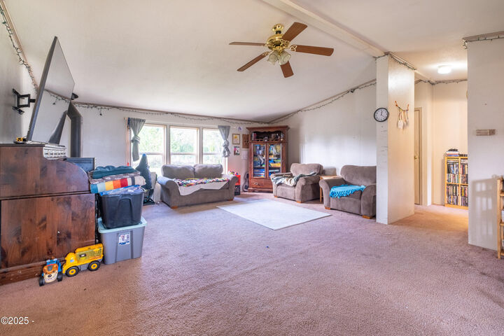Property Photo:  373 NW B Street  OR 97380 