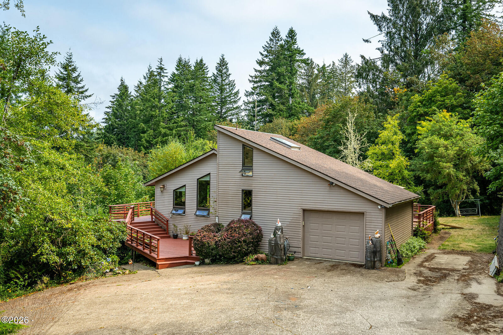 Property Photo:  820 NE Alder Street  OR 97391 