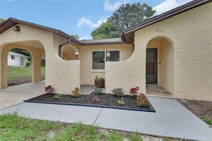 Property Photo: 1532 N Normandy Boulevard FL 32725