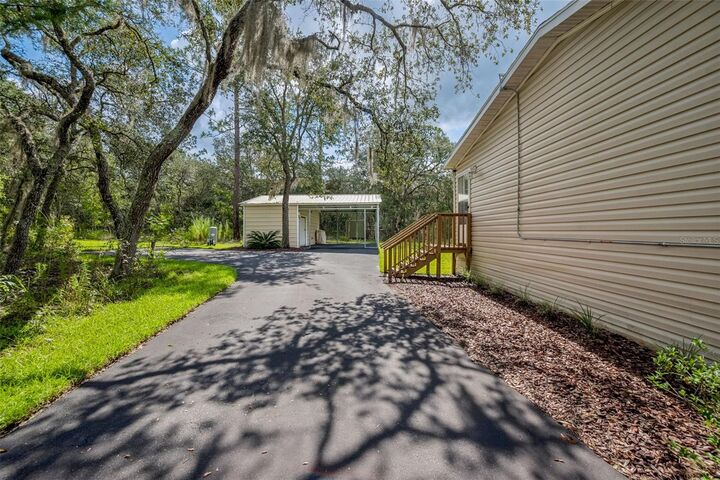 Property Photo: 8261 NE 118th Terrace FL 32621