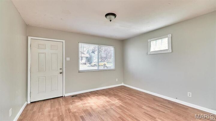 Property Photo: 6760 Schofield Place MO 63133
