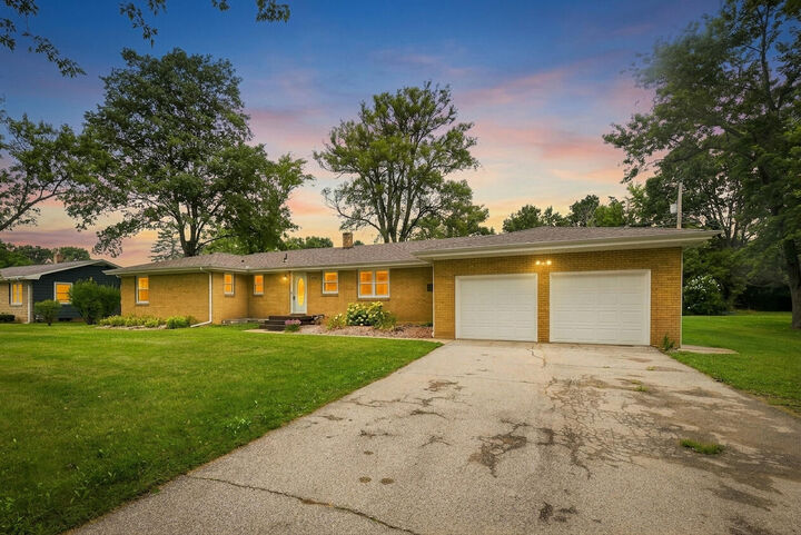 Property Photo:  1615 Maiden Lane  MI 49085 