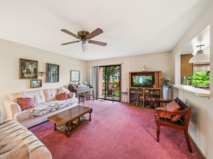 Property Photo:  201 Walters Lane 1A  IL 60143 
