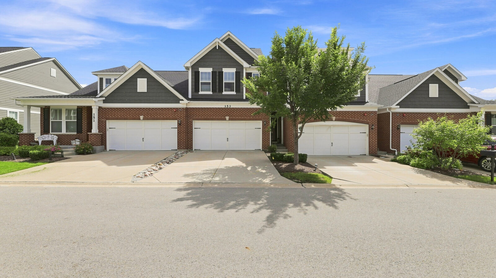 Property Photo:  153 Roslyn Place  IL 60108 