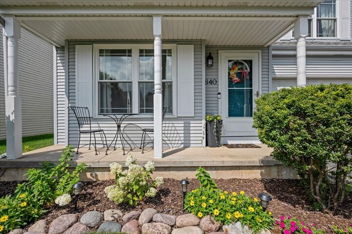 Property Photo:  640 Green Meadow Lane  IL 60134 