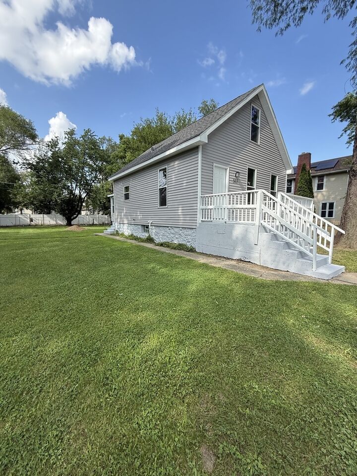 Property Photo:  505 Strong Avenue  IL 60433 