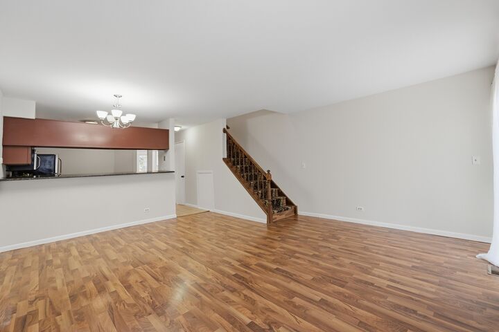 Property Photo:  184 W Hamilton Drive  IL 60067 