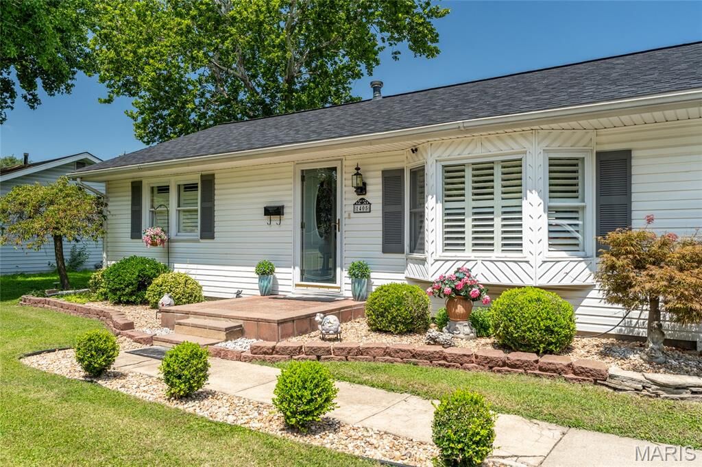 Property Photo: 1405 Norwood Drive IL 62040