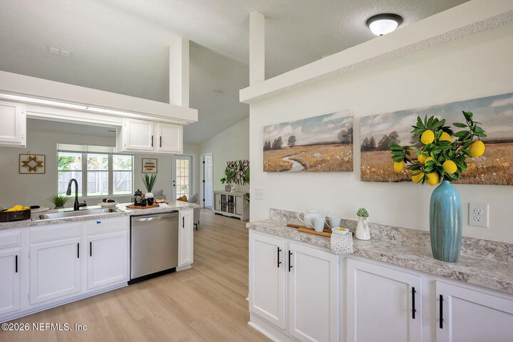 Property Photo:  3902 Hunters Lake Circle W  FL 32210 
