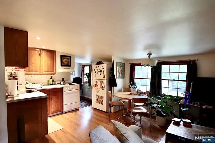 Property Photo:  506 Smith Place  NJ 07450 