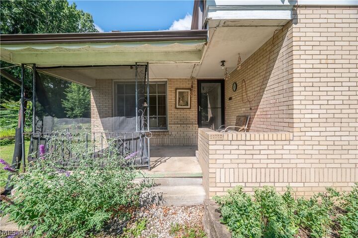 Property Photo: 110 S Hazelwood Avenue OH 44509