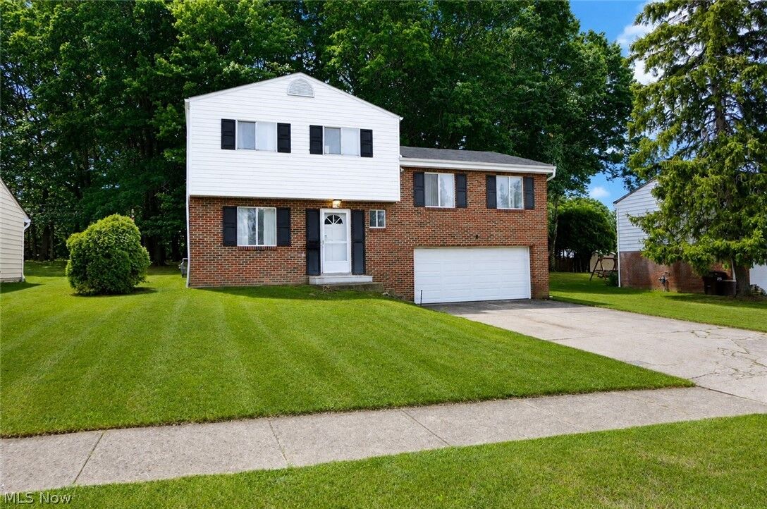 Property Photo:  6221 Sequoia Drive  OH 44134 