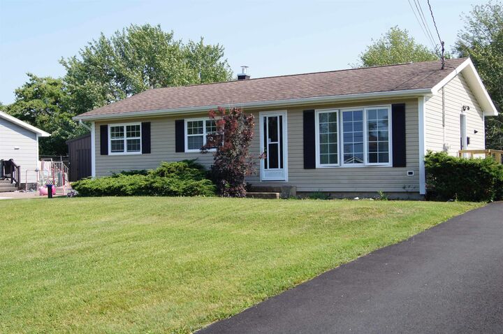 15 Montery Drive — photo 1