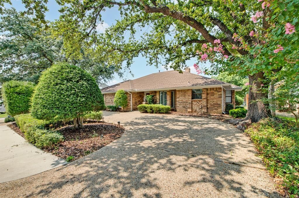 Property Photo: 2409 Glen Morris Road TX 75007