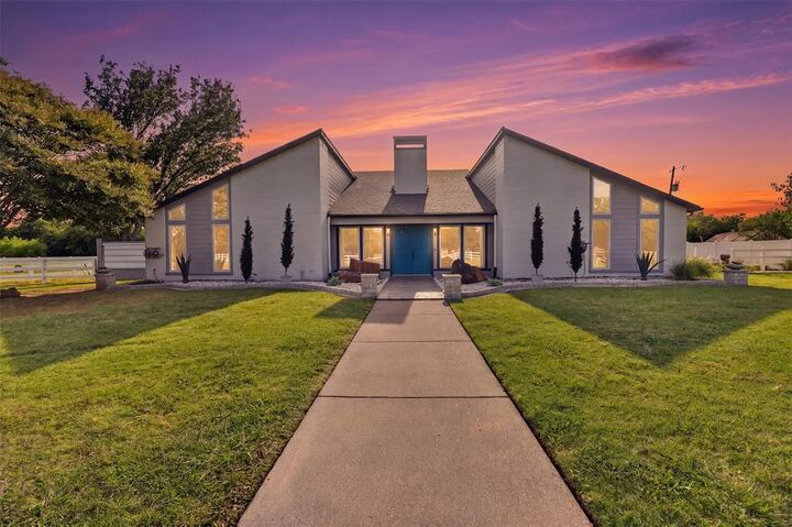 Property Photo:  31 Rancho Drive N  TX 76244 