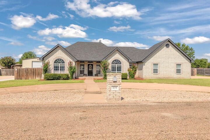 Property Photo: 431 Greenside TX 79504