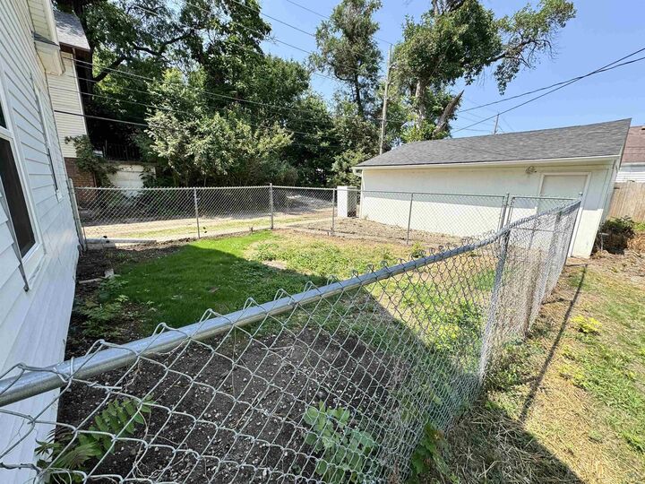 Property Photo: 915 21st Street IA 51104