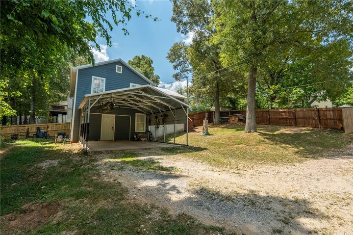 Property Photo:  1003 S Walnut Street  AR 72601 