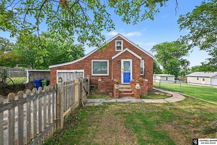 Property Photo: 2714 W Chandler Road NE 68147