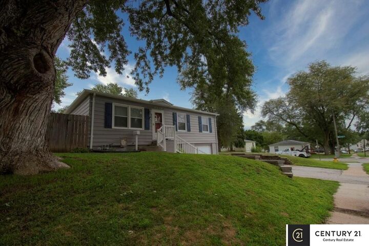 Property Photo:  7413 S 76th Avenue  NE 68128 