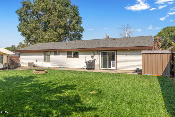 Property Photo:  4241 Myrtlewood Drive  OR 97603 