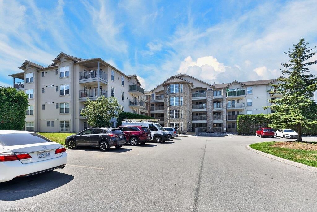Property Photo: 1450 Bishops Gate 105 ON L6M 4N1