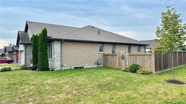 Property Photo: 66 Driftwood Drive ON N3Y 0B4