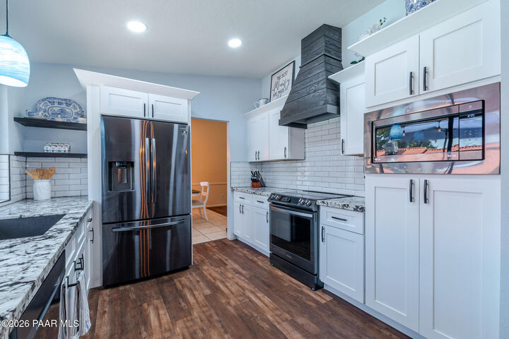Property Photo:  4023 W Beverly Lane  AZ 85053 