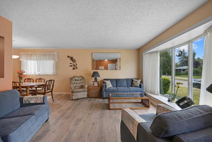 Property Photo:  435 88 Avenue SE  AB T2H 1T9 