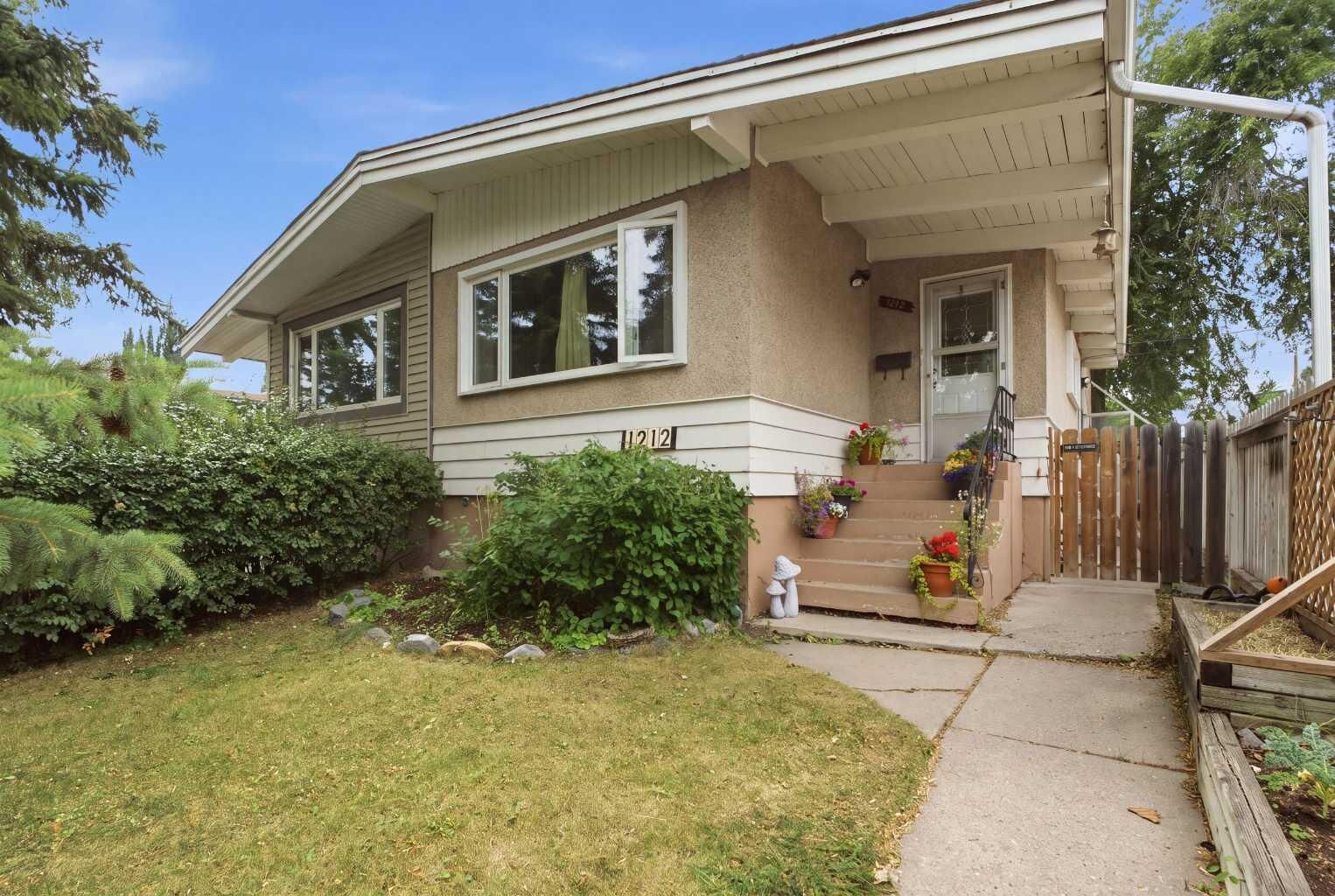 Property Photo: 1212 Rosehill Drive NW AB T2K 1M1