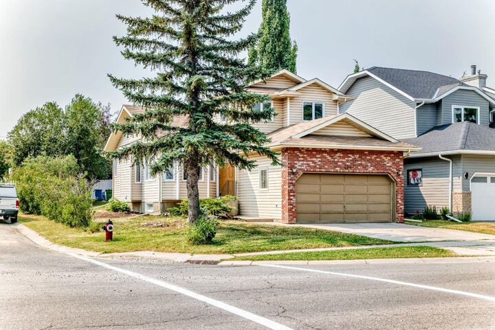 Property Photo: 434 Millrise Drive SW AB T2Y 2W5