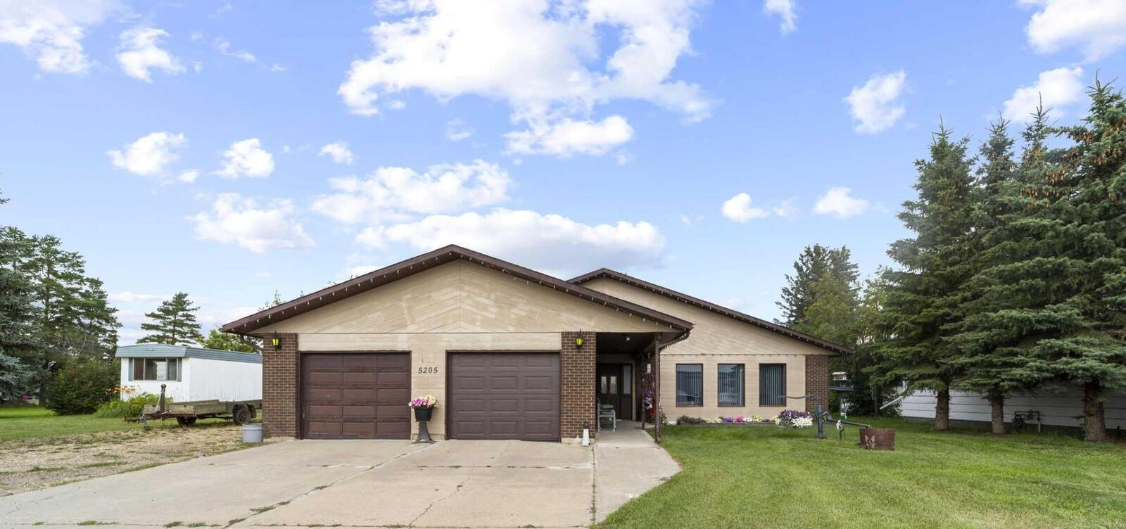 Property Photo: 5205 48 Avenue AB T0B 4C0