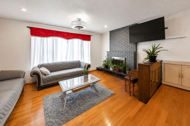 Property Photo: 5728 51 Avenue AB T4J 1K5