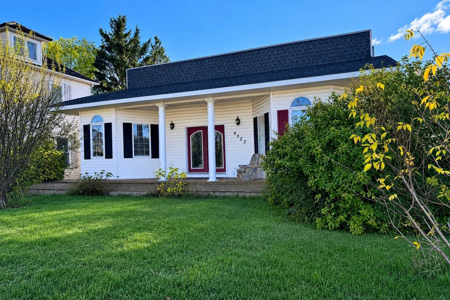 Property Photo:  4923 49 Street  AB T0B 1V0 