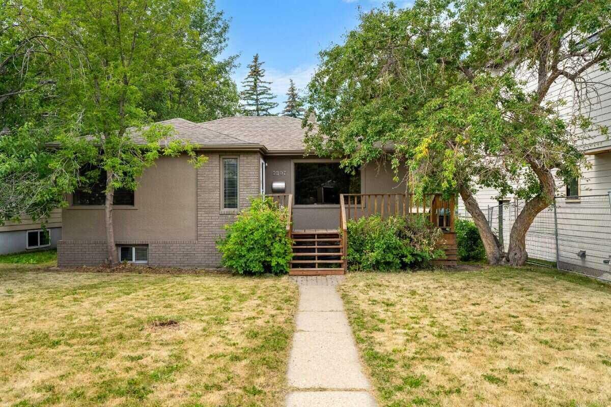 Property Photo: 2307 Richmond Road SW AB T2T 5E3