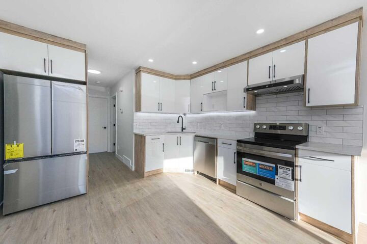 Property Photo:  4249 Catalina Boulevard NE  AB T1Y 6Y5 