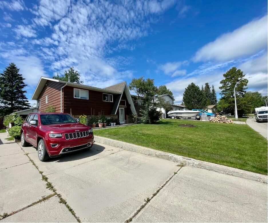 Property Photo: 1418 53 Street AB T7E 1H5