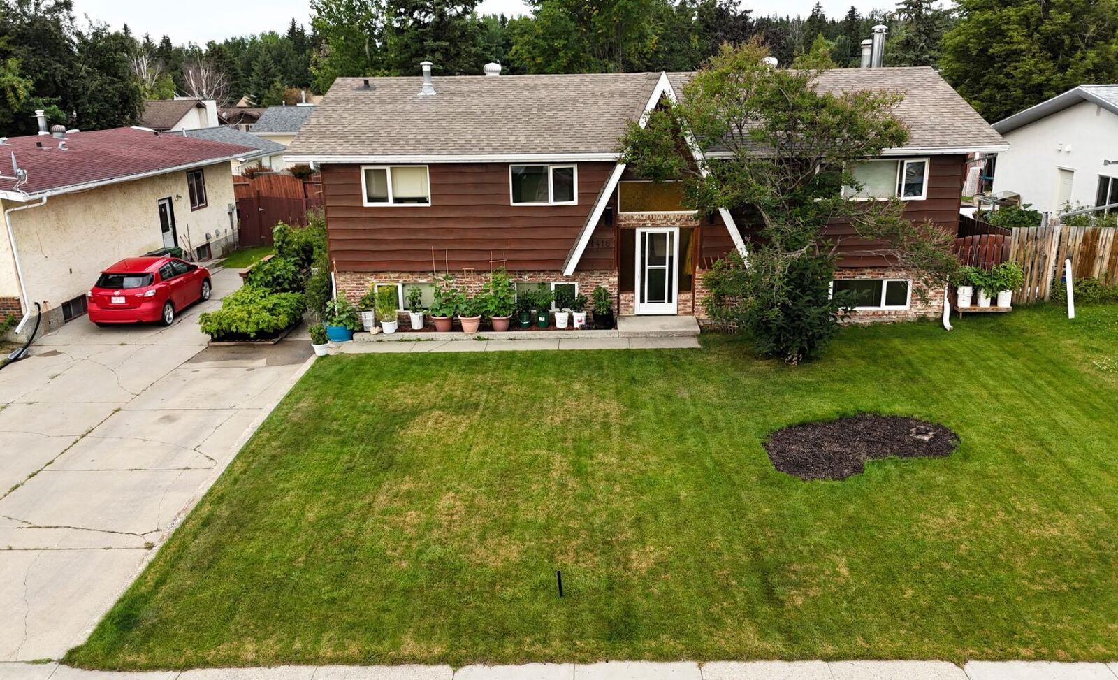 Property Photo: 1418 53 Street AB T7E 1H5
