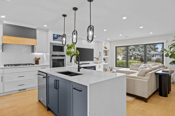 Property Photo: 67 Hollyburn Road SW AB T2V 3H2